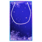 雪片が紫色の青い白いグリッターを見る スモールペーパーバッグ (裏面)