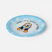 雪片が背景の可愛いベビーペンギン ペーパープレート (アングル)