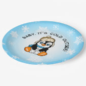 雪片が背景の可愛いベビーペンギン ペーパープレート (アングル)