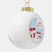 雪片が飛び交う雪だるまのかわいいイラストレーション セラミックボールオーナメント (左)