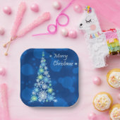 雪片で作られたクリスマスツリー。 ペーパープレート (パーティー)