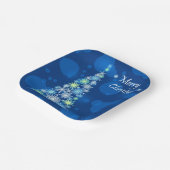 雪片で作られたクリスマスツリー。 ペーパープレート (傾斜あり)