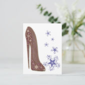 雪片とクリスマスプレゼントの靴アートの贈り物 シーズンポストカード (スタンド正面)