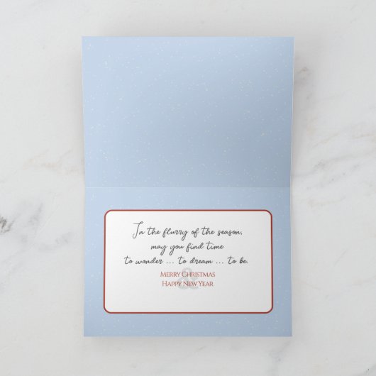 雪片のあるクリスマスコテージ シーズンカード (内部)
