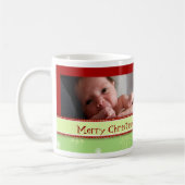 雪片のメリークリスマスの祖母のマグ コーヒーマグカップ (左)