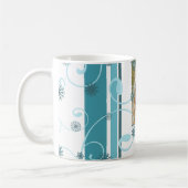 雪片のメリークリスマスの祖父母のマグ コーヒーマグカップ (左)