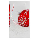 雪片の付いた赤いクリスマスボール スモールペーパーバッグ (正面)