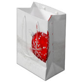 雪片の付いた赤いクリスマスボール ミディアムペーパーバッグ (正面アングル)