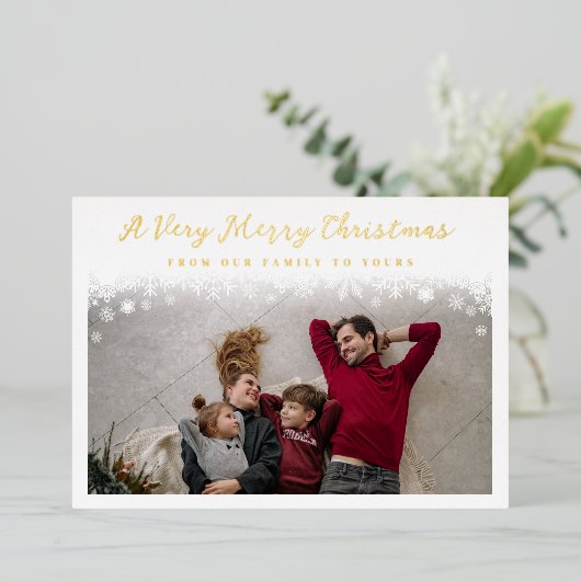 雪片の漂流は非常に陽気なクリスマスの写真 箔シーズンカード (立ち正面)