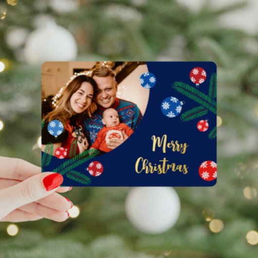 雪片の装飾を施したクリスマスツリーの枝 箔シーズンカード