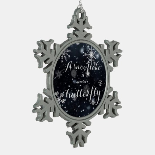 雪片は冬の蝶引用文です スノーフレークピューターオーナメント (左)