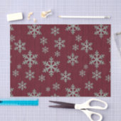 雪片は素朴な赤で銀を着せます 薄葉紙 (クラフト)