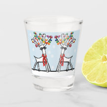 雪片を持つ2つのクリスマスパーティートナカイ