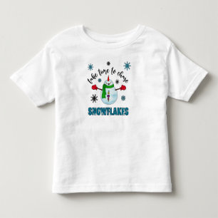 *~*雪片を追いかけるかわいい雪の男 トドラーTシャツ