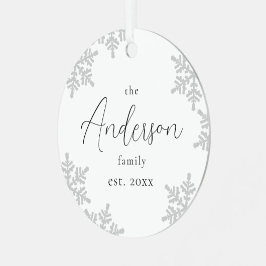 雪片カスタム家族の名前スクリプトクリスマス メタルオーナメント (正面左)
