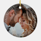 雪片モノグラム結婚した1stクリスマス8写真 セラミックオーナメント (裏面)