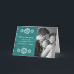 雪片Chalkboardフォトグリーティングカード，ティール（緑がかった色） シーズンカード<br><div class="desc">トレンディーモダンのスノーフレークChalkboardフォトグリーティングカードは、ターコイズのショックボードの背景と白い雪のエレガント結晶を特徴とする。このシックなカードは休日の挨拶を送るのに最適だ。おカスタマイズ客様の家族の写真とパーソナライズされた挨拶でクリックパーソナカスタマイズリゼーションのオプションを見つけるための「It」。</div>