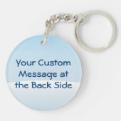 雪玉がキーチェーンを振るリトルペンギン キーホルダー (裏面)