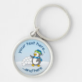 雪玉を振る小さなペンギン キーホルダー (正面)