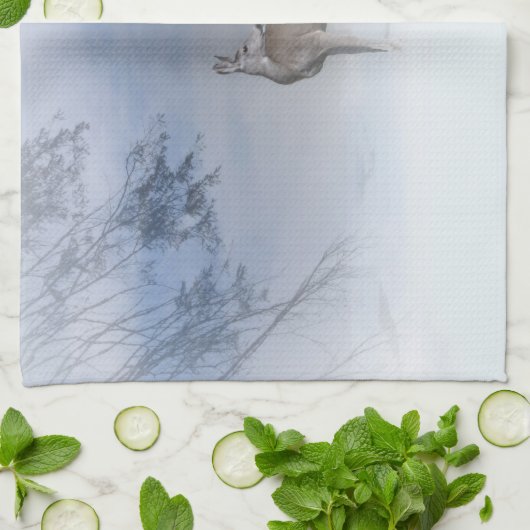 雪皿タオルに飾られた美しい鹿とカケス キッチンタオル (折り畳み)