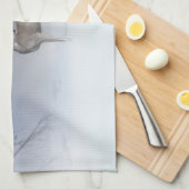 雪皿タオルに飾られた美しい鹿とカケス キッチンタオル (四つ折り)