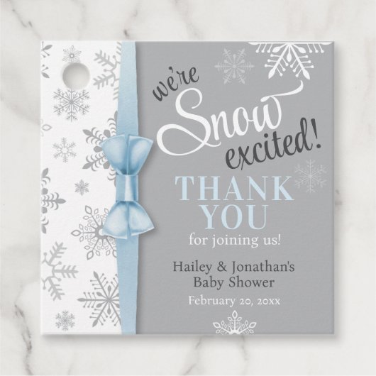雪興奮ブルーグレースノーフレーク男の赤ちゃんシャワー フェイバータグ (正面)