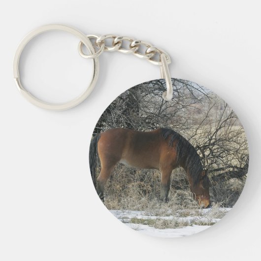 雪1の野生のムスタングの馬 キーホルダー (正面)