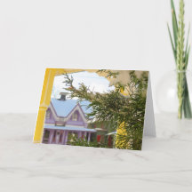 雪、常緑とコテージ – マーサのブドウ畑