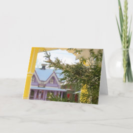 雪、常緑とコテージ – マーサのブドウ畑 カード