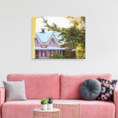 雪、常緑とコテージ – マーサのブドウ畑 キャンバスプリント (インサイチュ (リビング))