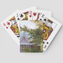 雪、常緑とコテージ – マーサのブドウ畑