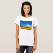 雪- Punaのおおわれた山および牧草地 Tシャツ (正面フル)