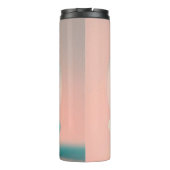 雲おもしろいの上の小さな人形 タンブラー (裏面)