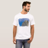 雲から昇る月が輝く Tシャツ (正面フル)