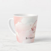 雲かわいらしに浮かぶピンク色の蝶 カフェラテマグ (左アングル)