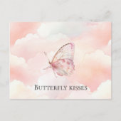 雲かわいらしに浮かぶピンク色の蝶 ポストカード (正面)