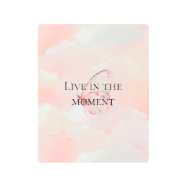 雲かわいらしに浮かぶピンク色の蝶 メタルプリント