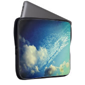 雲が一瞬舞い上がる ラップトップスリーブ (正面右)