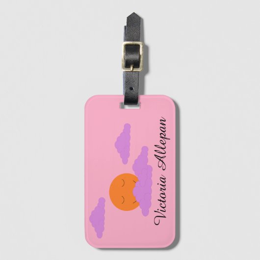 雲で太陽を沈める:カーネーションピンク ラゲッジタグ (正面縦)