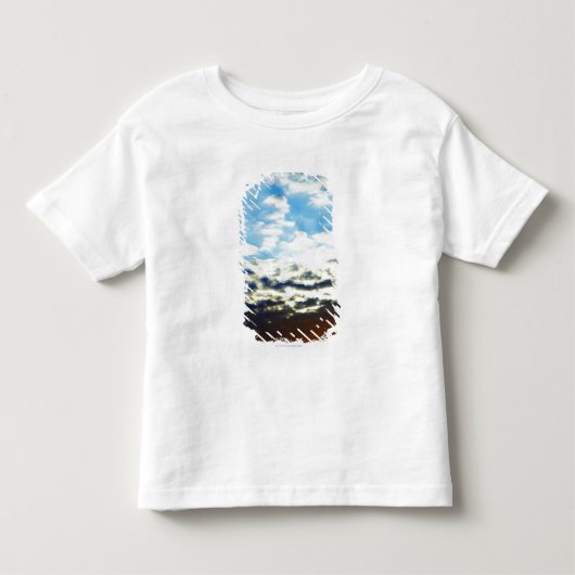 雲との赤いオレンジ青い日没 トドラーTシャツ (正面)