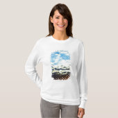 雲との赤いオレンジ青い日没 Tシャツ (正面フル)