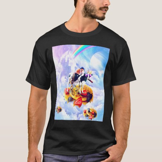 雲とワッフルの上の牛に乗る猫 Tシャツ (正面)