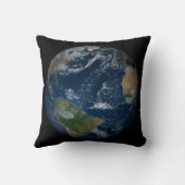 雲と海氷を持つ地球 クッション (裏面)