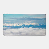 雲と雪の山トリグラフ デスクマット (正面)