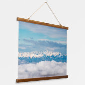 雲と雪の山トリグラフ 吊り下げ型タペストリー (傾斜あり)