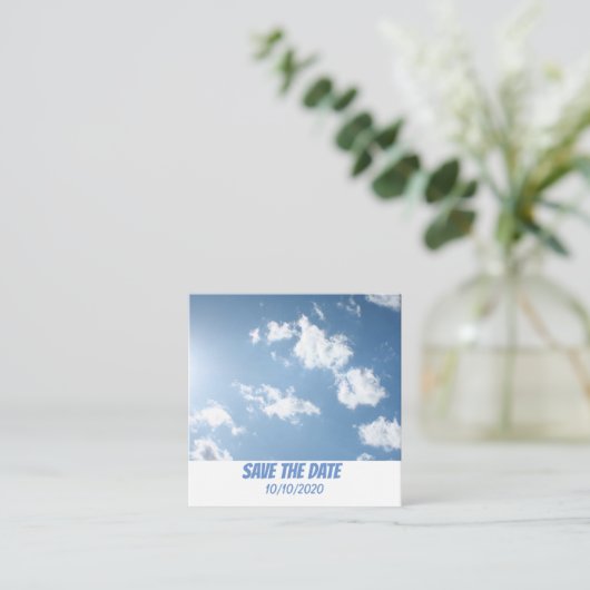 雲と青澄んい空の日付を保存 エンクロージャーカード (スタンド正面)