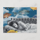 雲と魚の海で眠るヴィンテージの女性 ポストカード (正面)