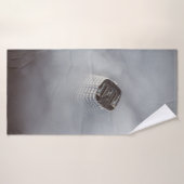 雲に囲まれた白色建物 バスタオル (バスタオル)