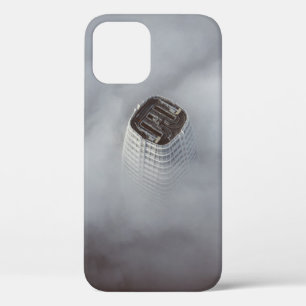 雲に囲まれた白色建物 iPhone 12ケース