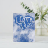 雲に囲まれた青空ハート。私はあなたを愛している ポストカード (スタンド正面)